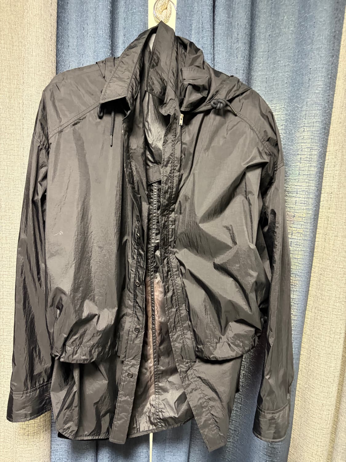 준지 블랙 셔츠형 아우터 투웨이 연출 상품이미지1