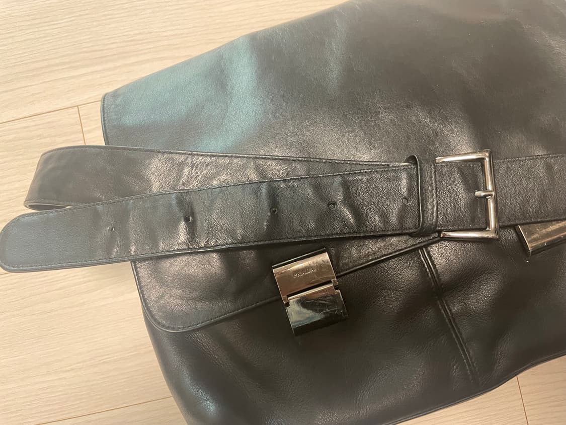 프라다 레더 메신저백 상품이미지4