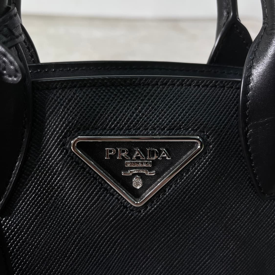 프라다 크리스틴 사피아노 도트백 상품이미지3