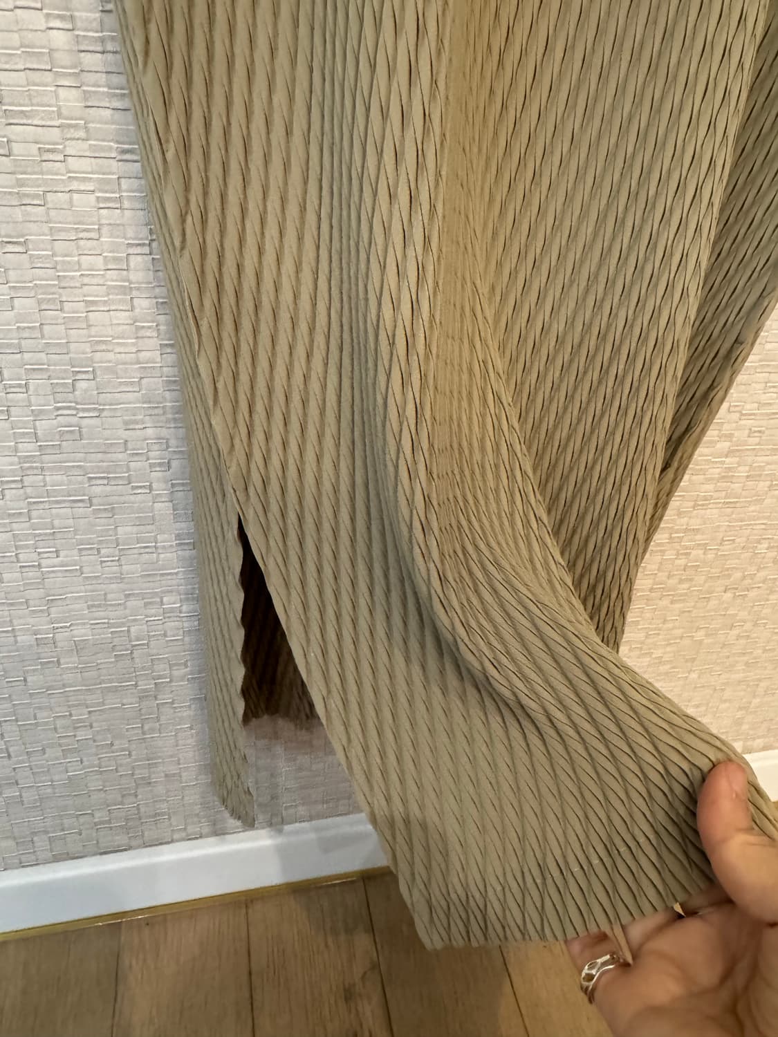 이세이미야케 롬버스 원피스 애쉬 베이지 상품이미지4