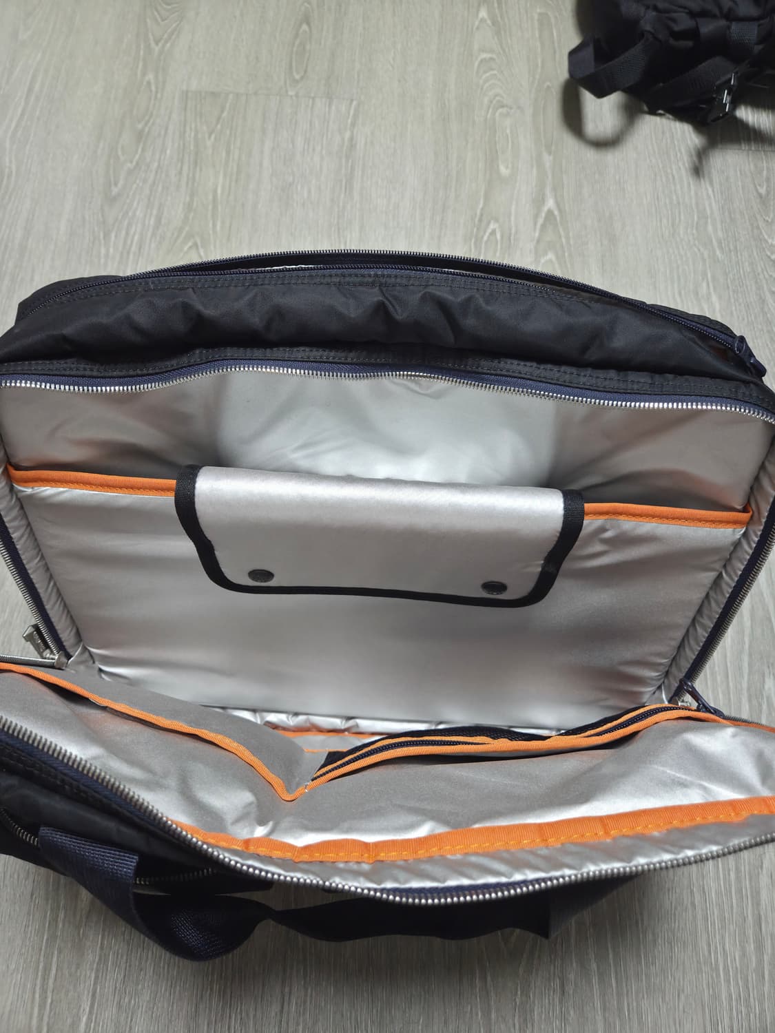 톤브릭 검정색 토트백 겸 숄더백 상품이미지2