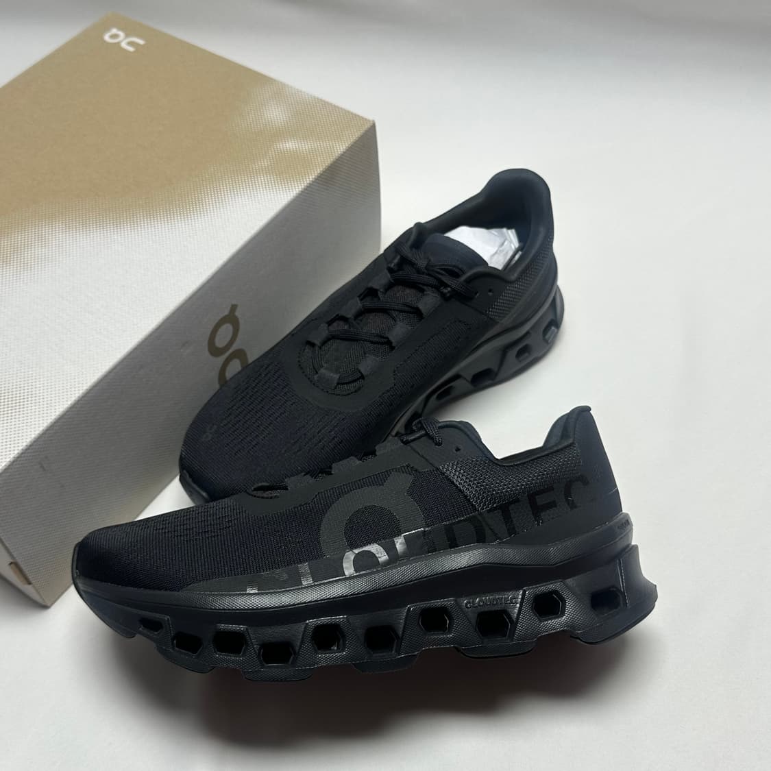 (270)온 러닝 클라우드몬스터 올 블랙 러닝화 새제품 상품이미지4
