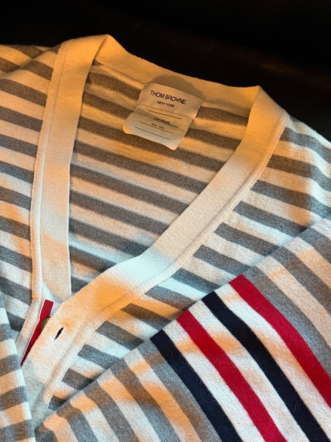 톰브라운 그레이 화이트 스트라이프 가디건 상품이미지2