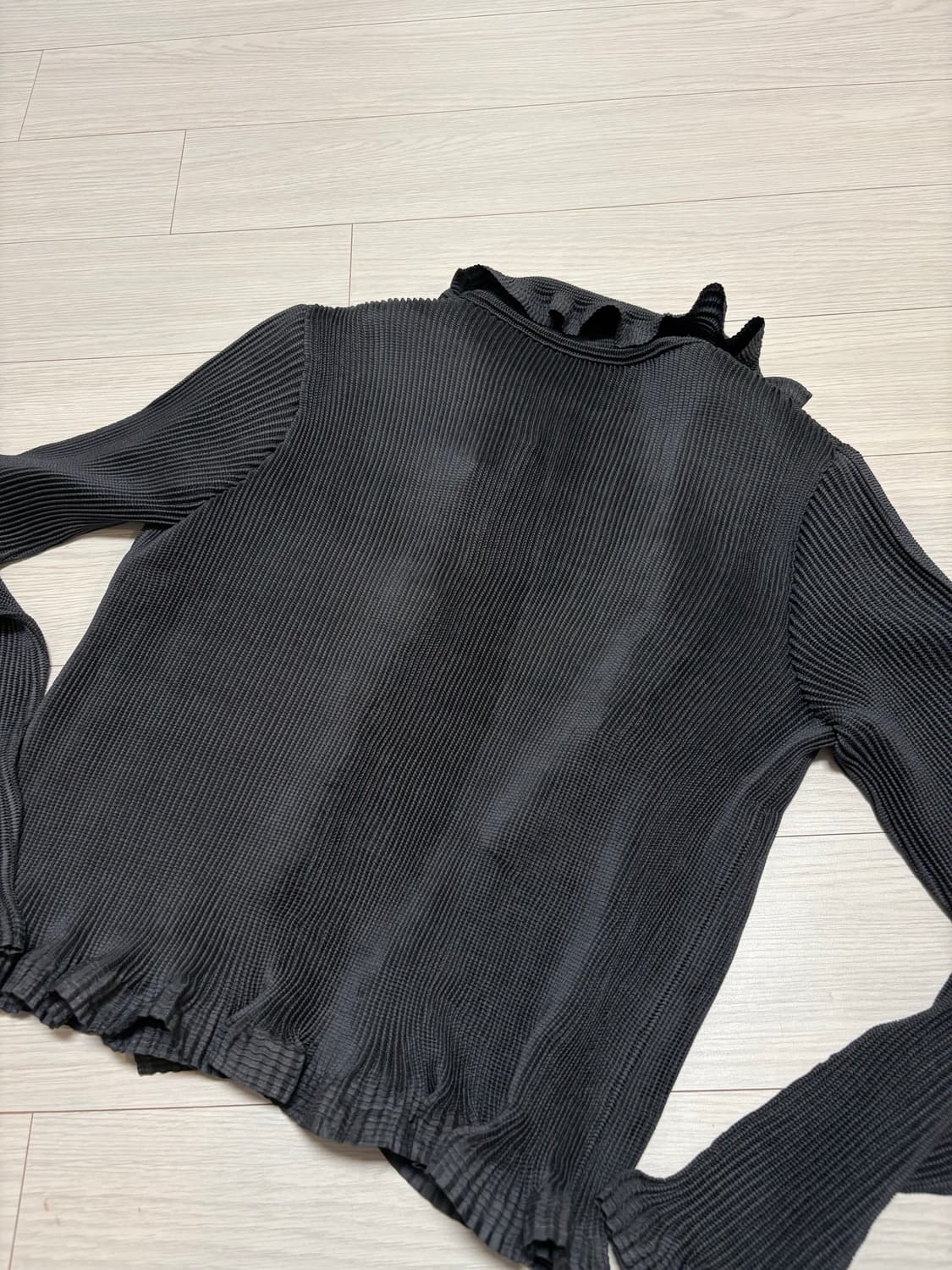 이세미야케 맛 빈티지 플리츠 프릴 가디건 다크 그레이 55사이즈 상품이미지3