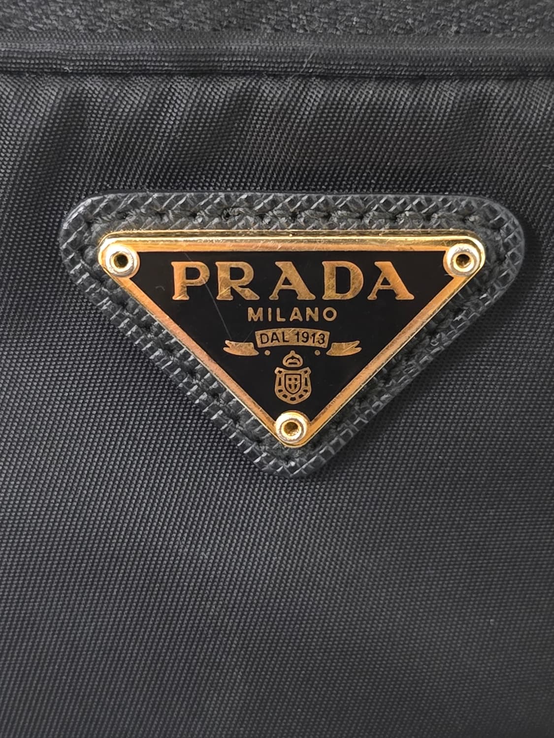 프라다 리나일론 버킷백 블랙 금장 상품이미지4