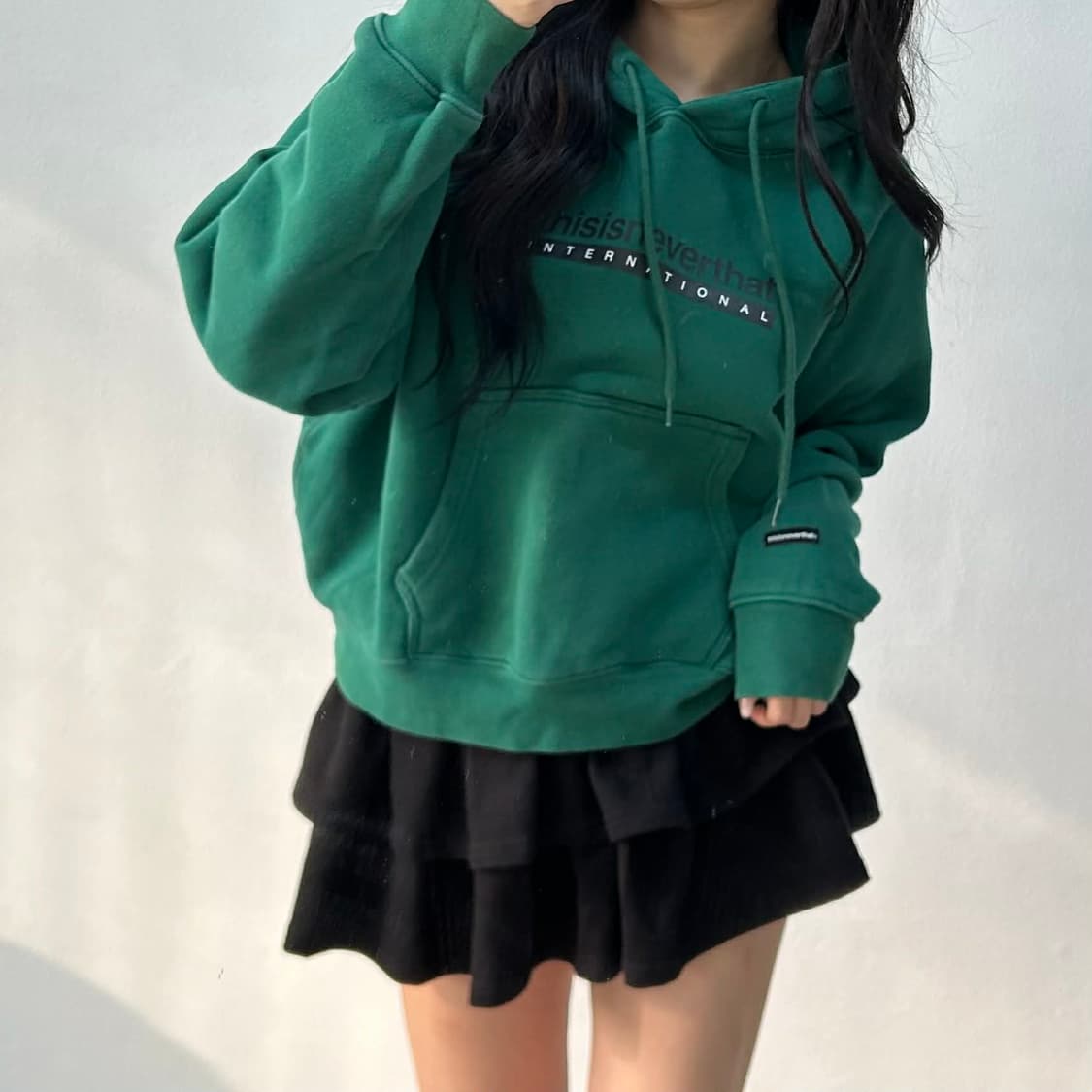 디스이즈네버뎃 인터네셔널 시그니처 세미크롭 걸즈 스웨트셔츠 후드티(M) 상품이미지1