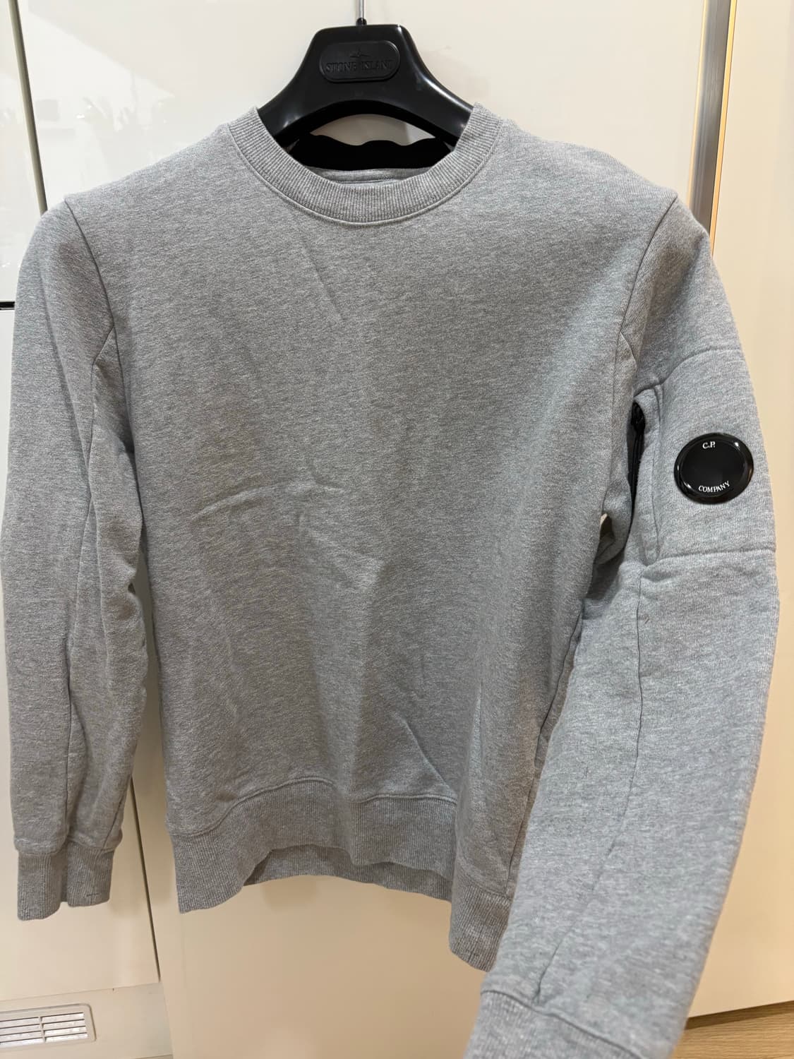 cp컴퍼니 그레이맨투맨 S 상품이미지1