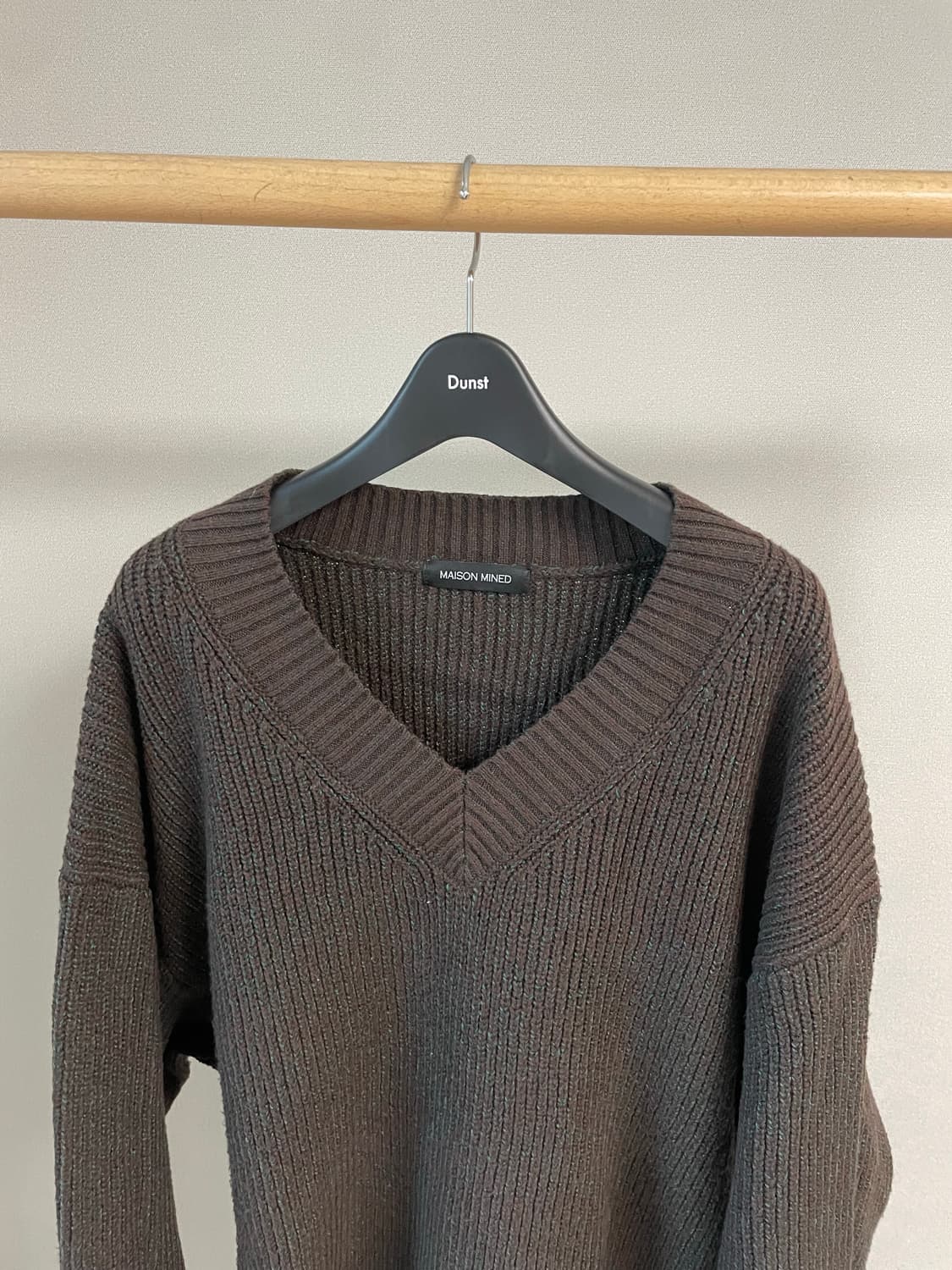 메종미네드 브이넥 니트 브라운 상품이미지2