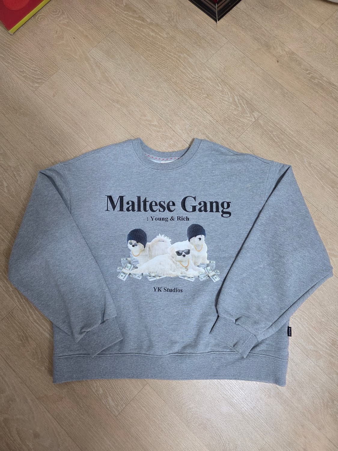 와이케이 스튜디오 말티즈갱 맨투맨 상품이미지1