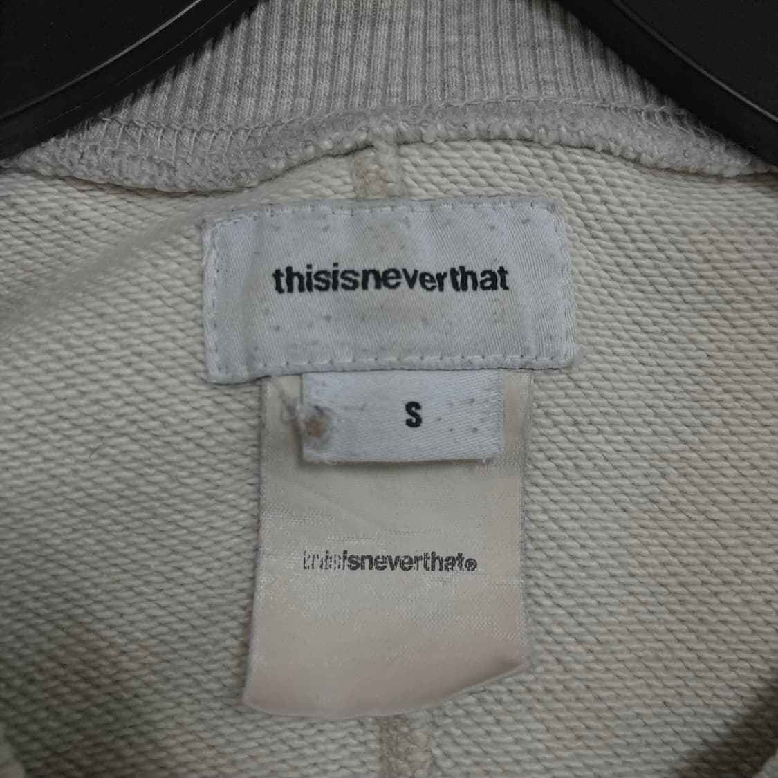 디스이즈네버댓 스펠아웃 그레이 맨투맨 상품이미지3