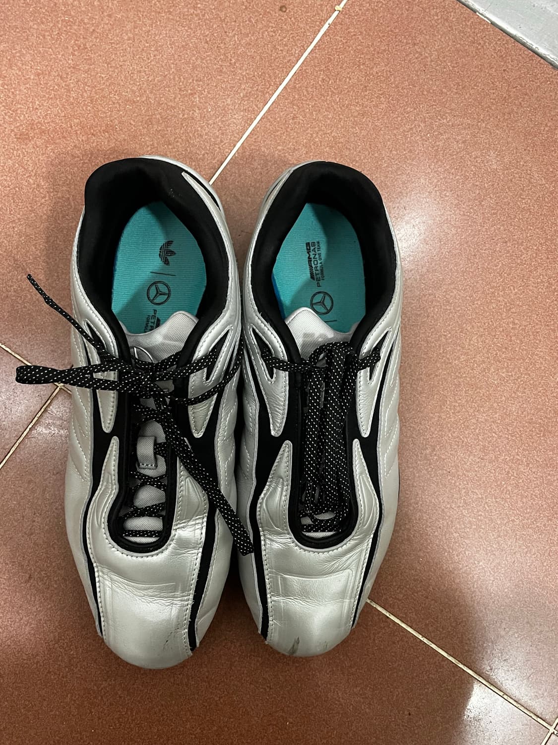 메르세데스x아디다스 스니커즈 상품이미지1