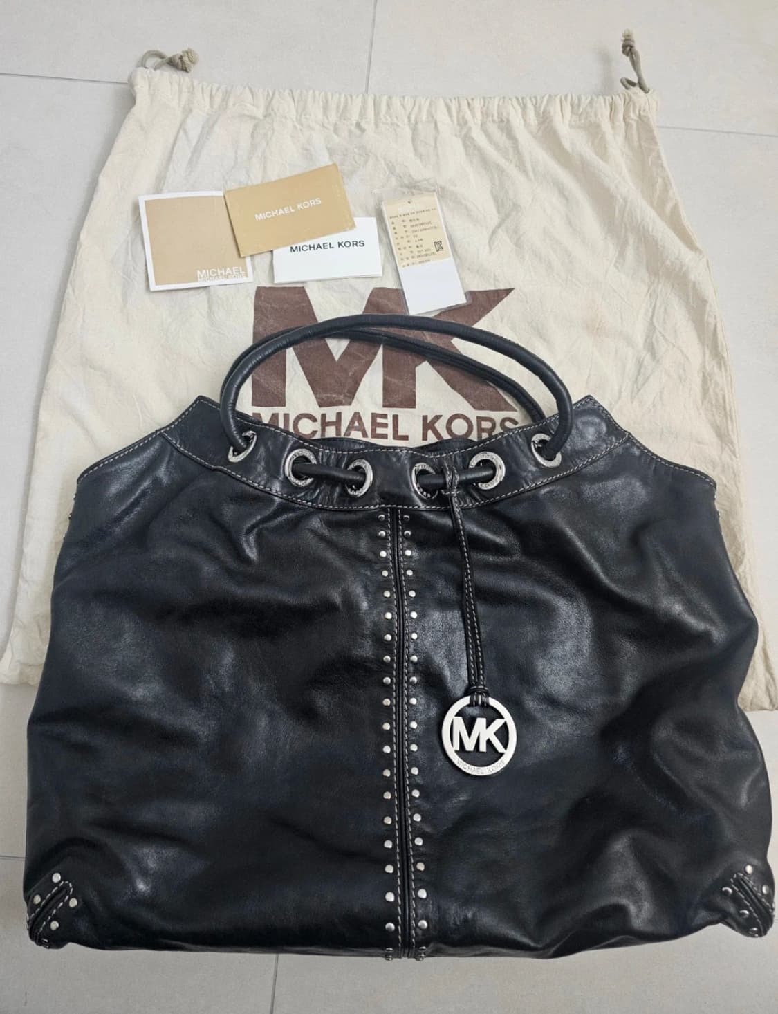 Michael Kors 마이클 코어스 블랙 스터드 도트백 상품이미지2