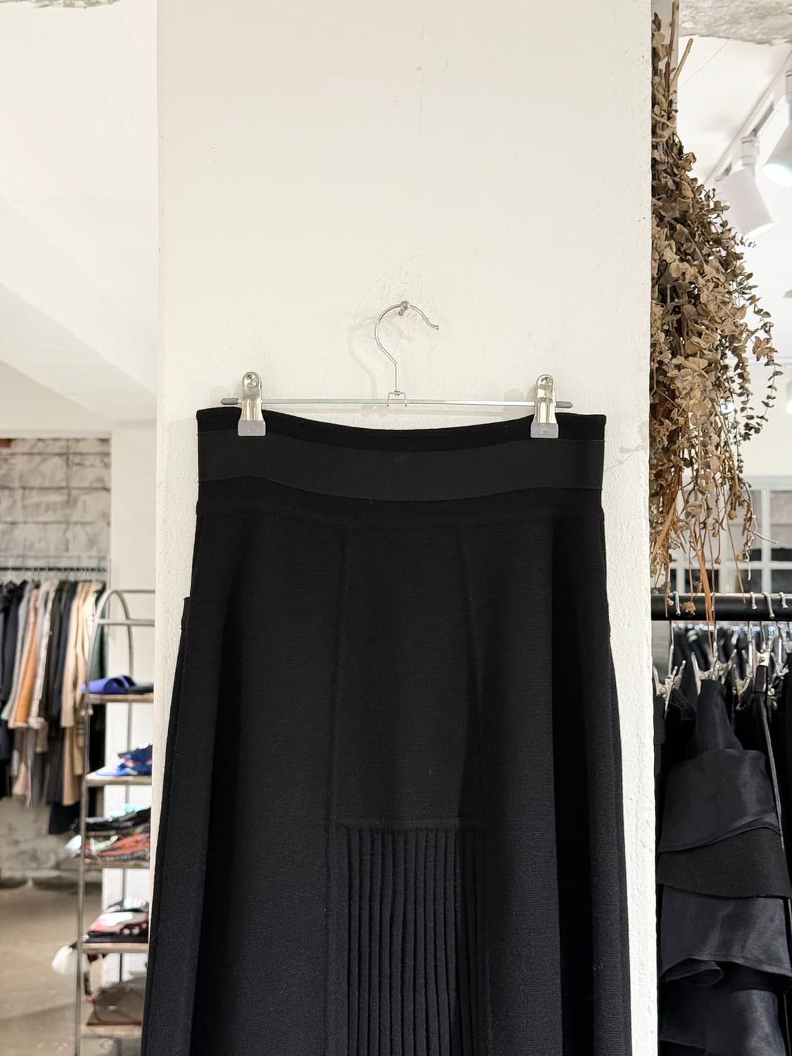 페라가모 블랙 라나버진울 버튼 미디 스커트 상품이미지5