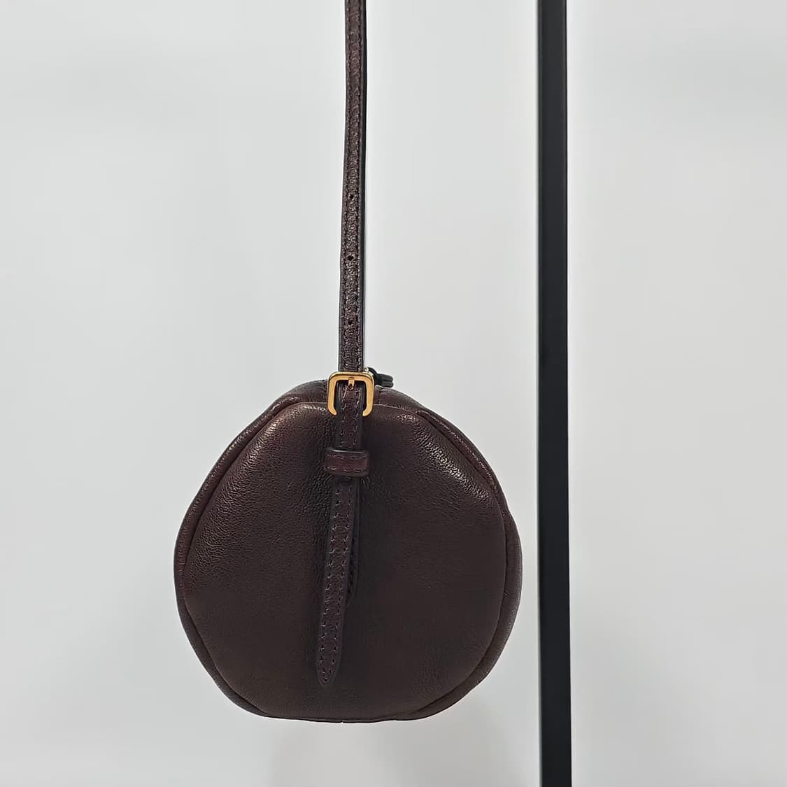 미우미우 나파 레더 파우치 숄더백 상품이미지5