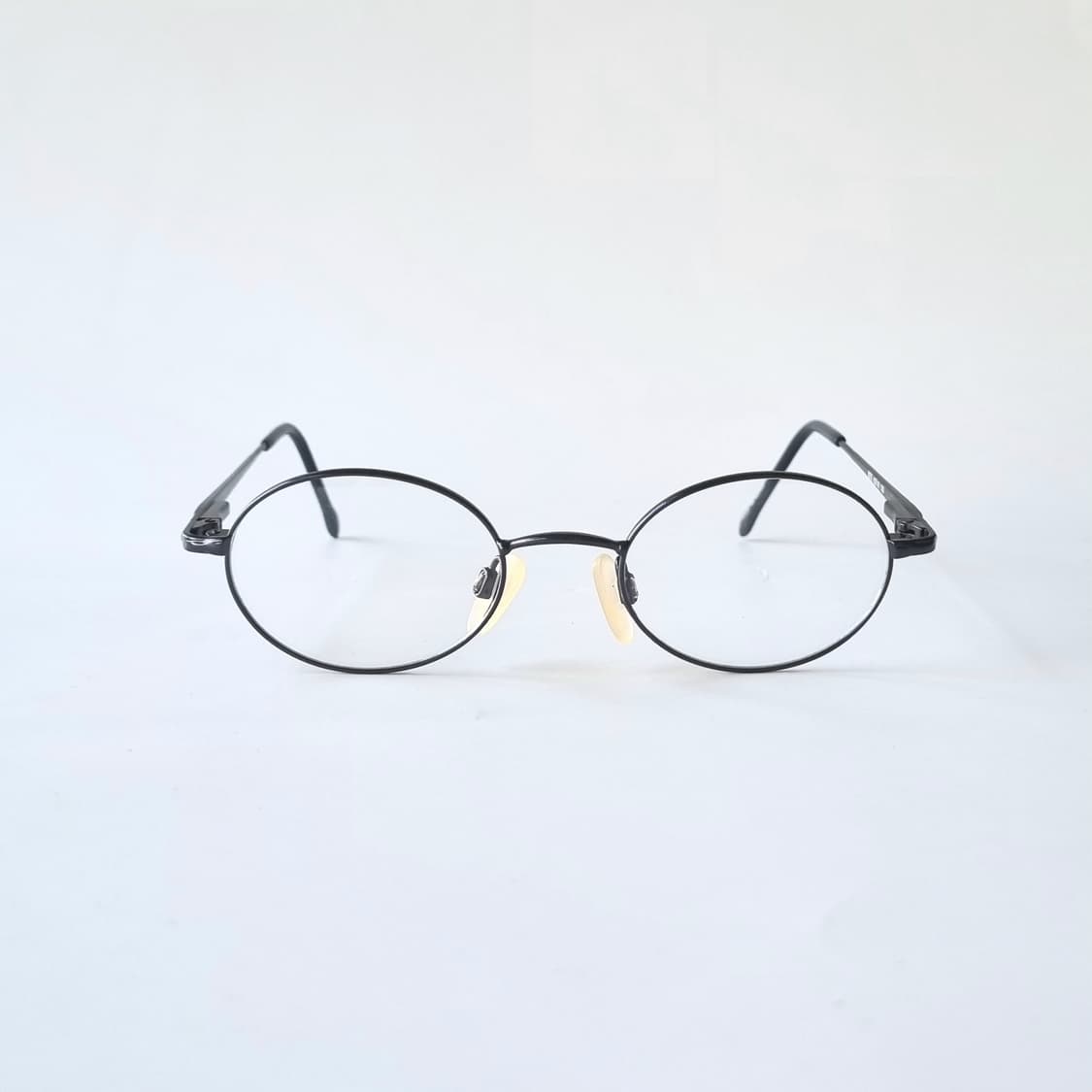 데드스탁 미니멀 오벌 슬림 메탈 안경테 774 상품이미지2