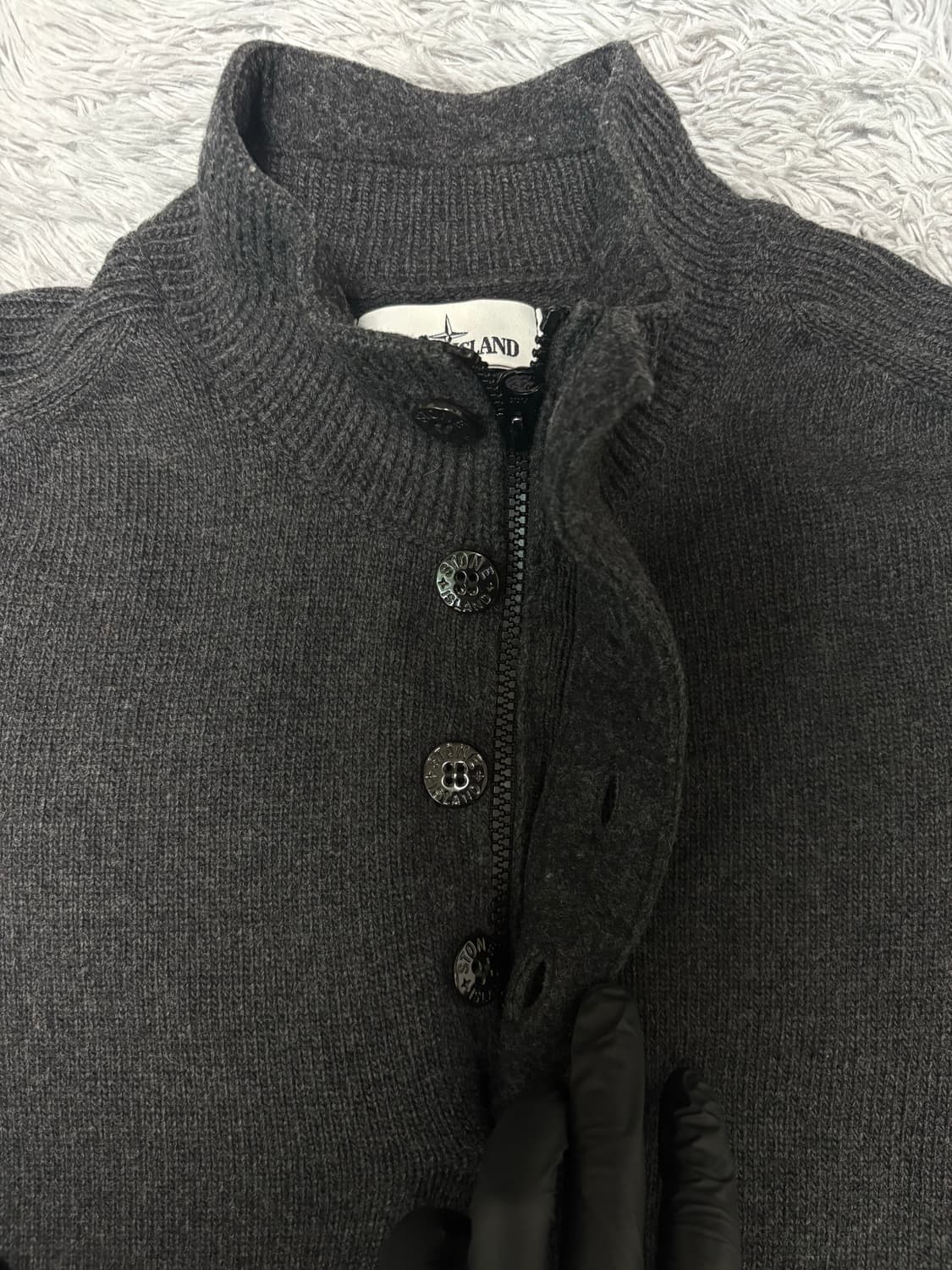 [새상품급] 스톤아일랜드 니트 반집업 상품이미지3