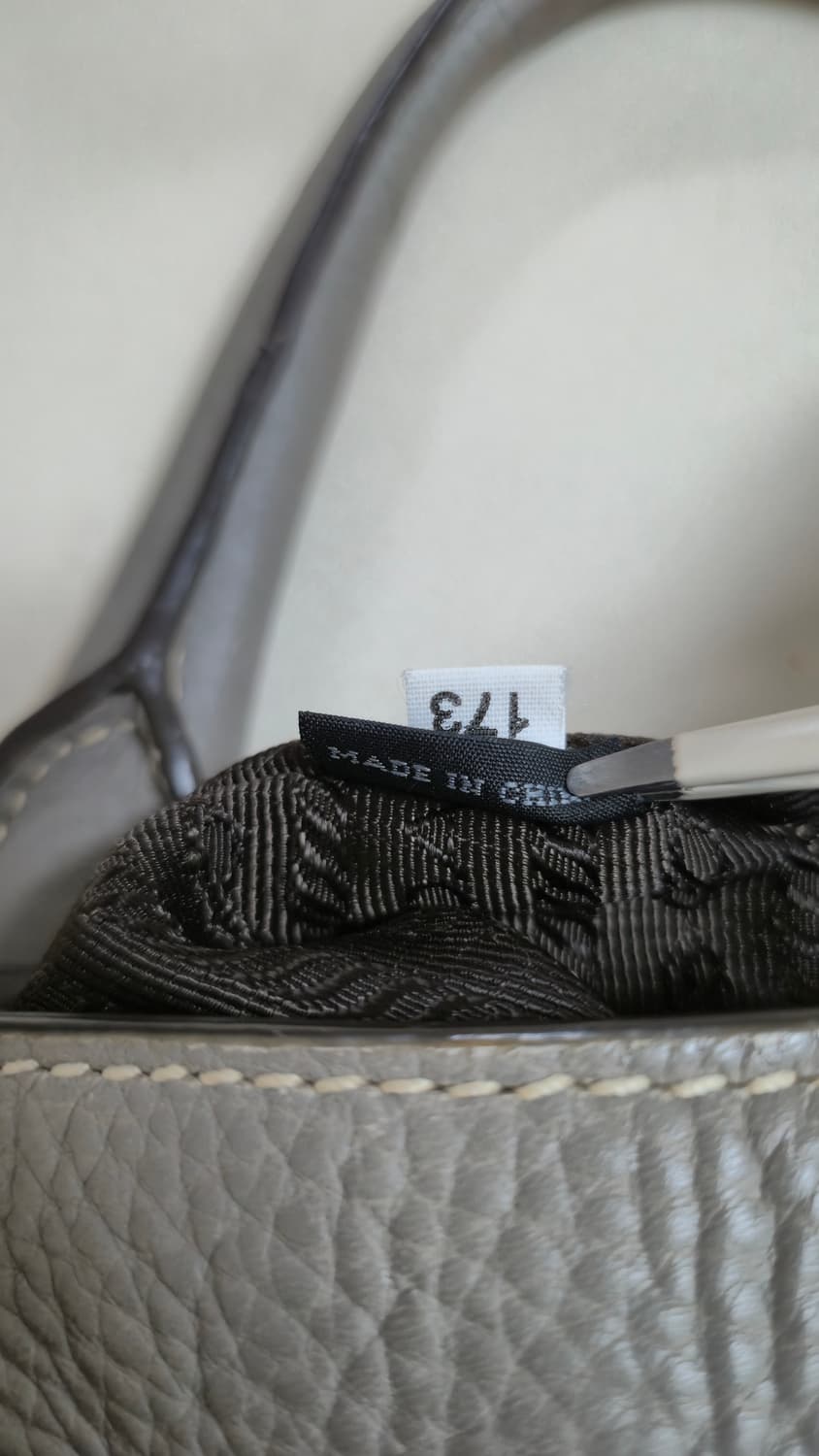 프라다 그레이 가죽 토트백 상품이미지6