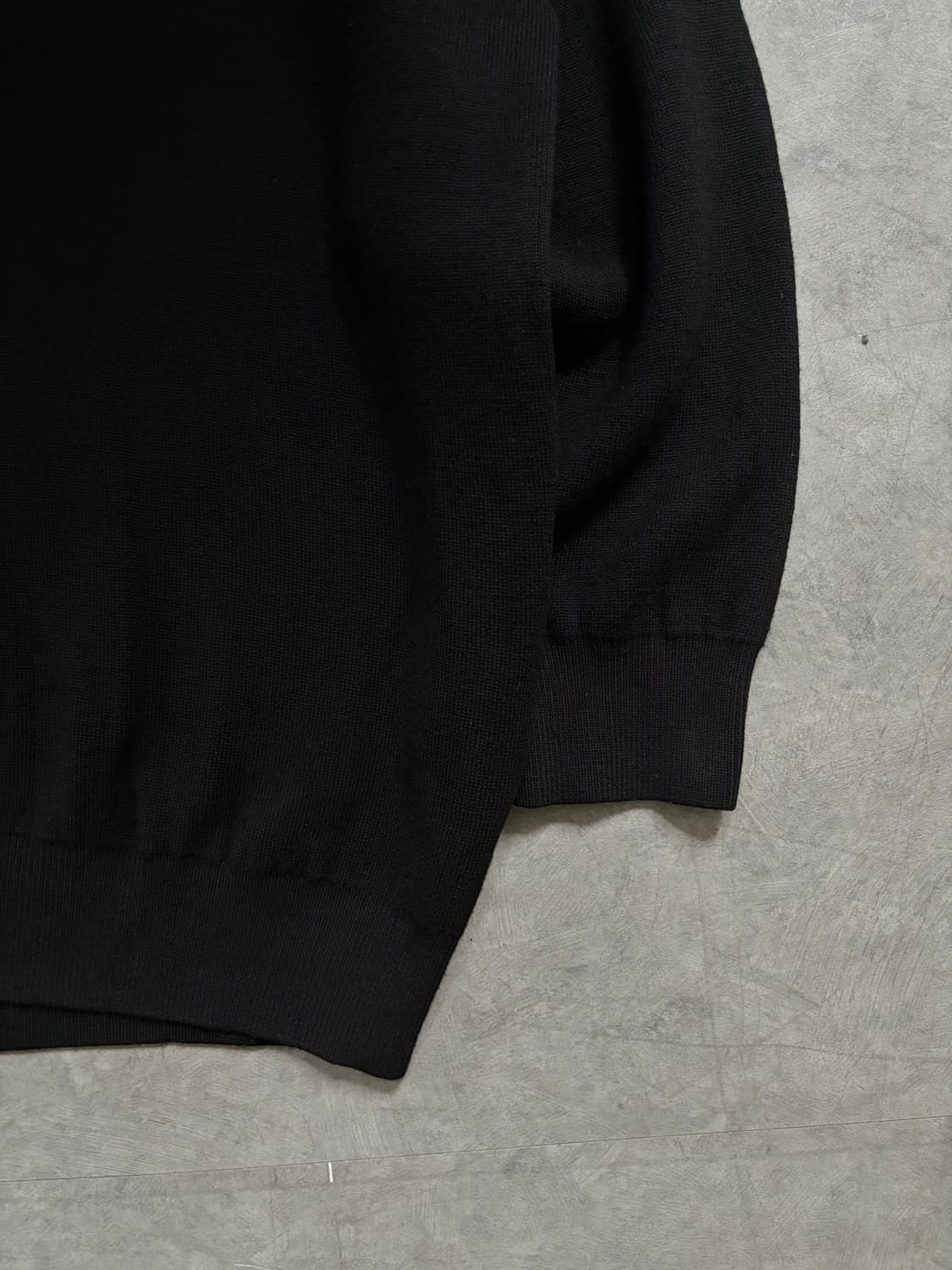 Acne Studio 아크네 스튜디오 블랙 브이넥 니트  상품이미지4