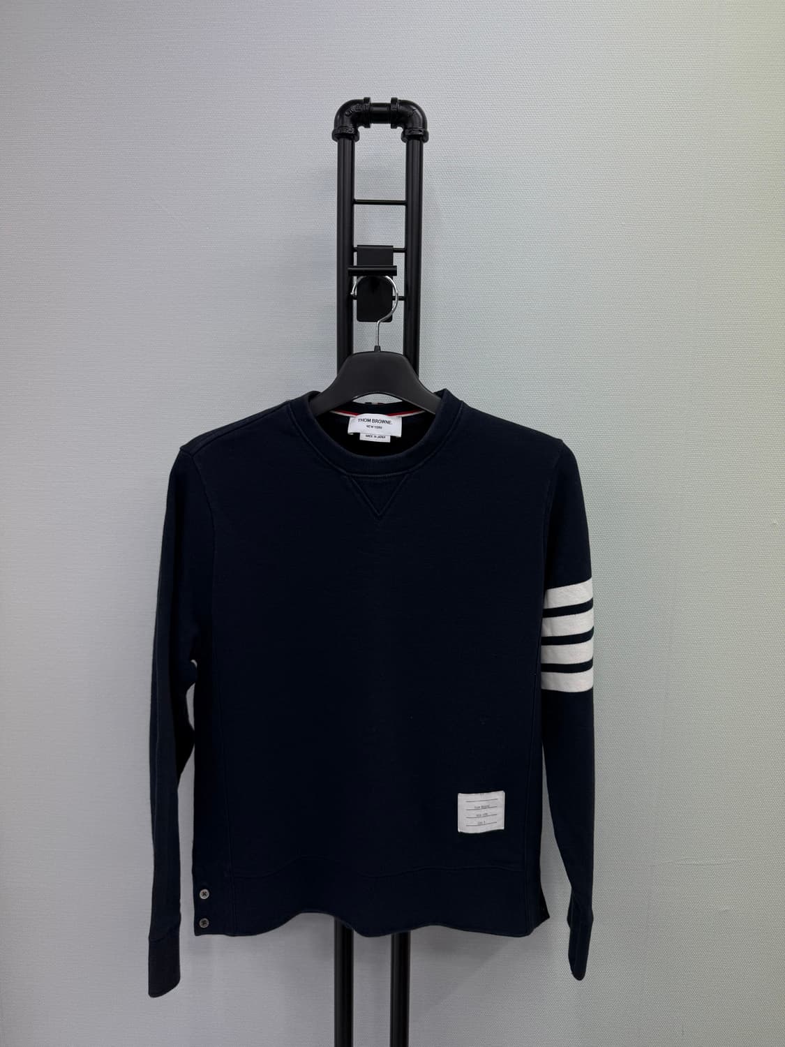 톰브라운 사선완장 맨투맨 3사이즈 상품이미지1