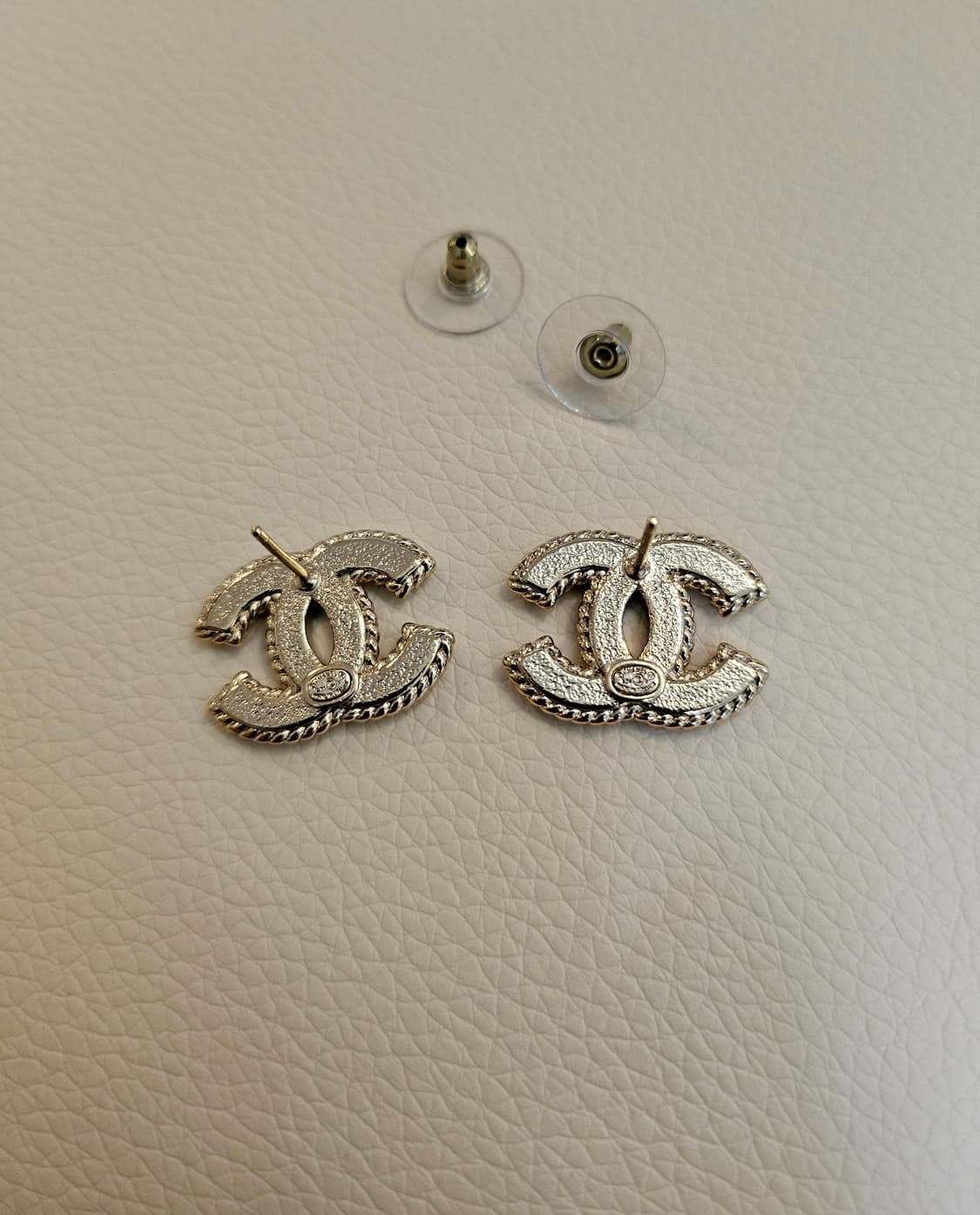샤넬 블랙CC  체인장식 샴페인골드 귀걸이  업사이클링 상품이미지6