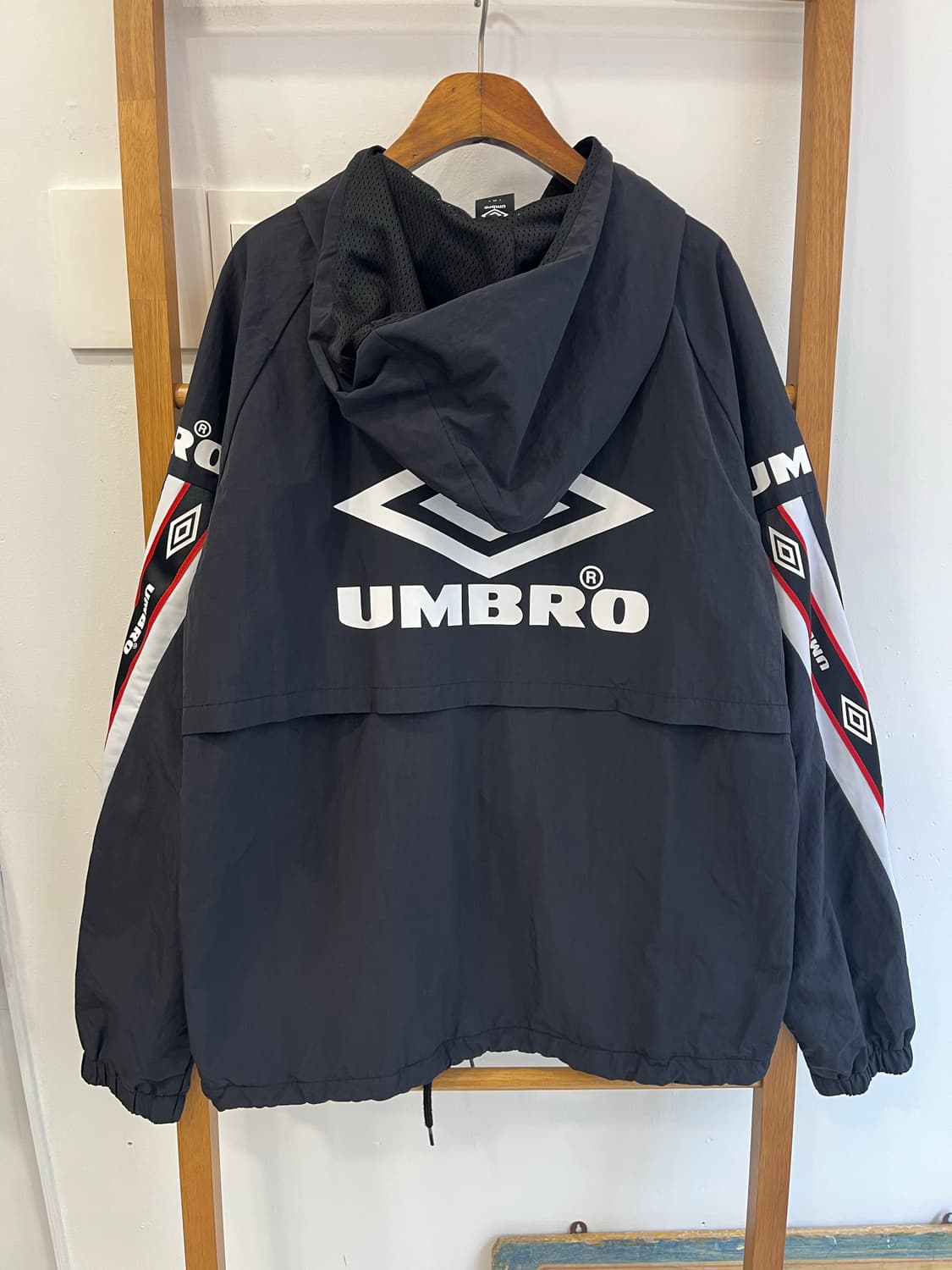 엄브로 테이핑 빅로고 하프집업 아노락 (95) 상품이미지2