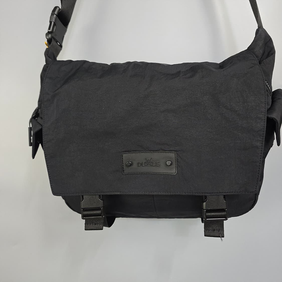 데상트 듀얼리스 메신저백 블랙 상품이미지2