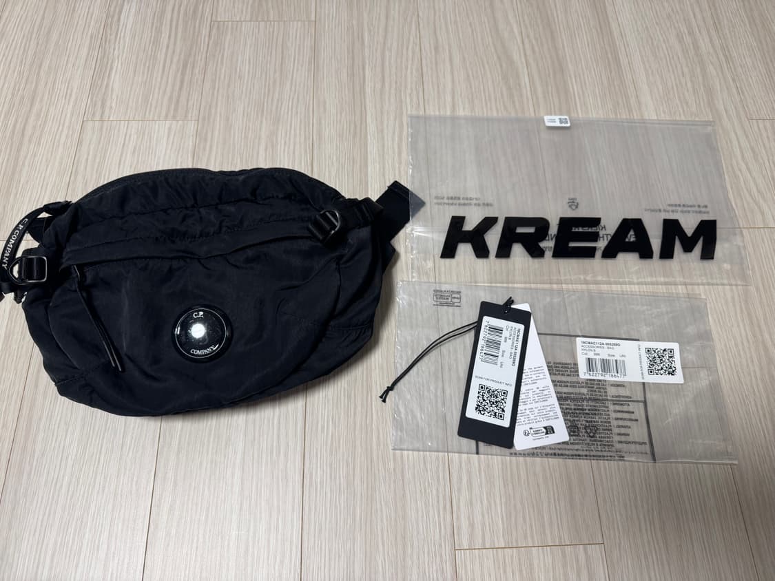 cp컴퍼니 나일론 B렌즈 크로스백 25ss 블랙 팝니다. 상품이미지5