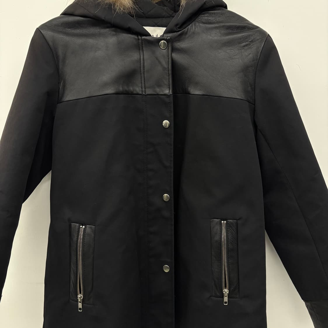 산드로 블랙 후드 퍼 트리밍 가죽 자켓 여/M 상품이미지2