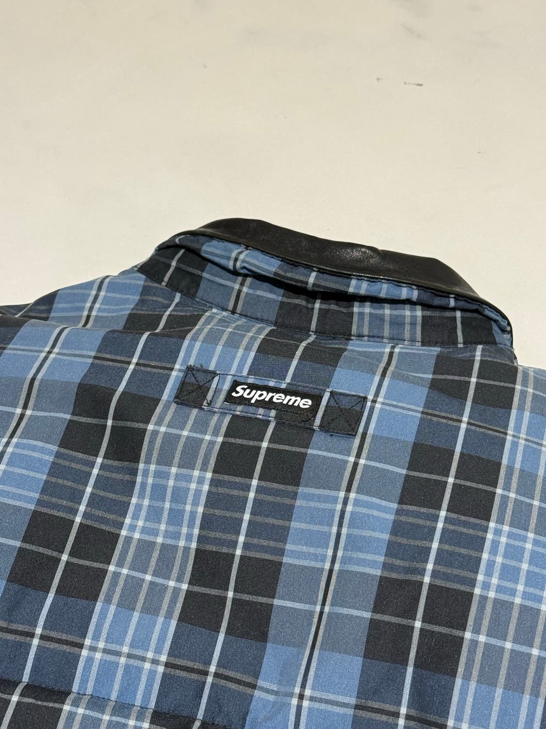 슈프림 FW19 레더 카라 체크 푸퍼 자켓  상품이미지6