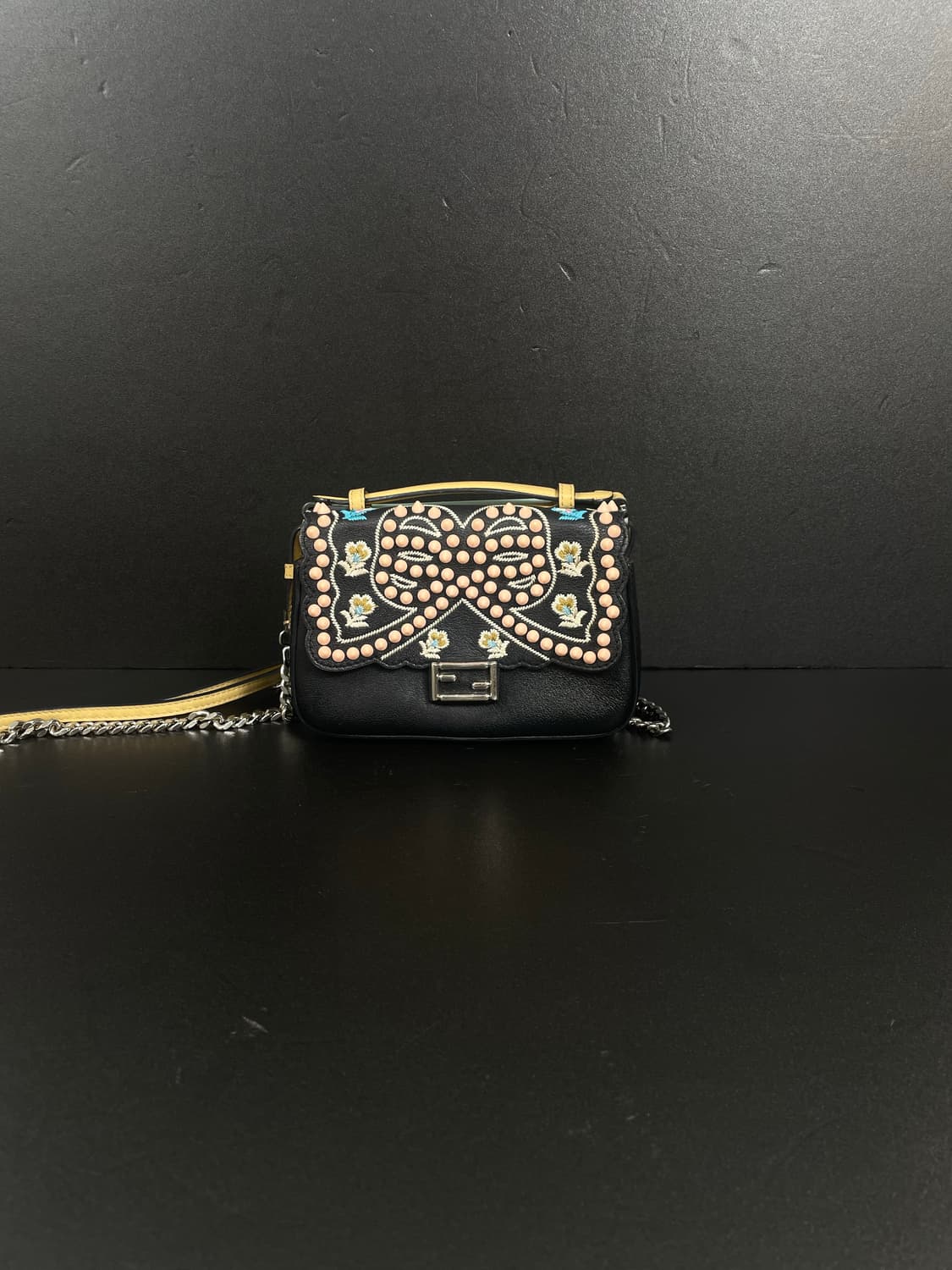 FENDI 펜디 더블 바게트 스터드 보우 마이크로 숄더백 상품이미지1