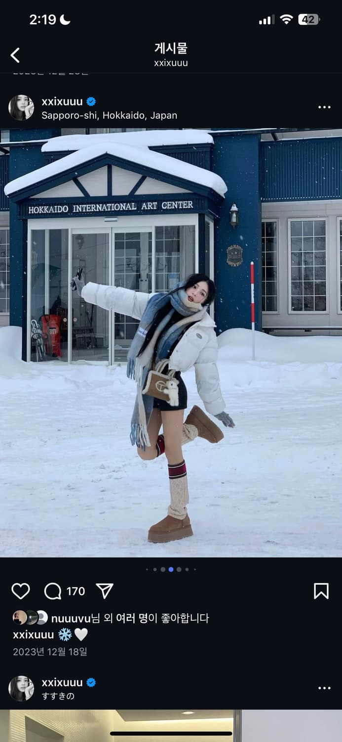 카키포인트 메탈 심볼 글로시 패딩 자켓 화이트 상품이미지1