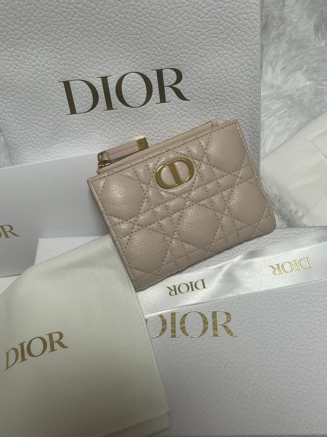 디올 Dior 카로 달리아 지갑 파우더핑크 상품이미지1