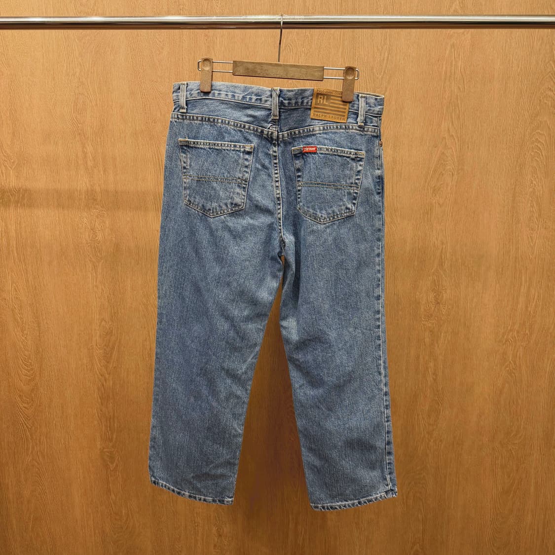 폴로 랄프로렌 데님 팬츠 로고 버튼 워치 포켓 디테일 레귤러핏 연청 상품이미지3