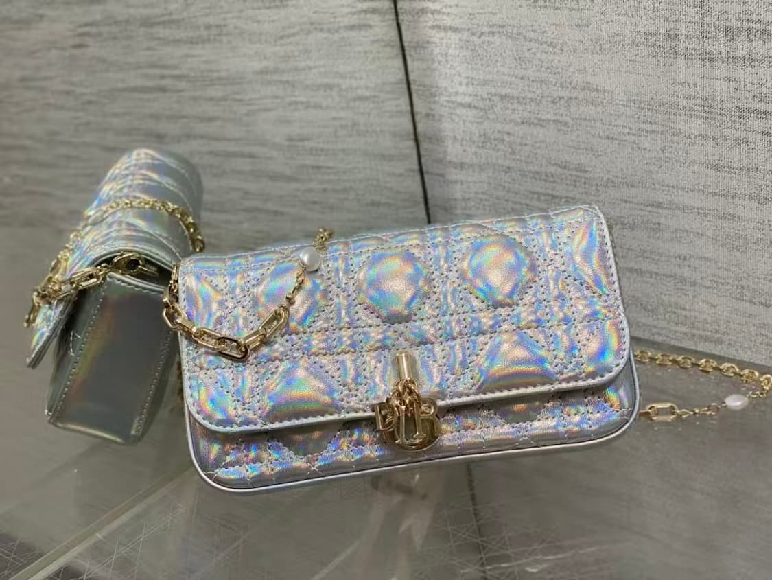 디올 크로스 백시그니처 넝쿨 체크로 클래식한 레터링 참장식
 상품이미지1