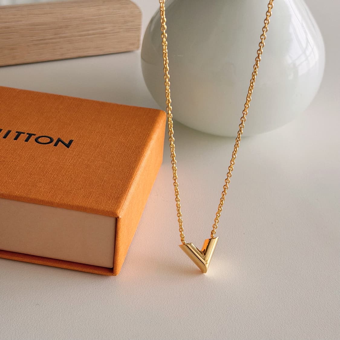 루이비통 에센셜 목걸이 골드 상품이미지1