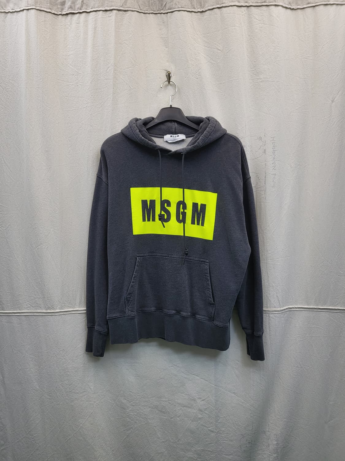 MSGM 박시핏 형광 로고 후드티 상품이미지1