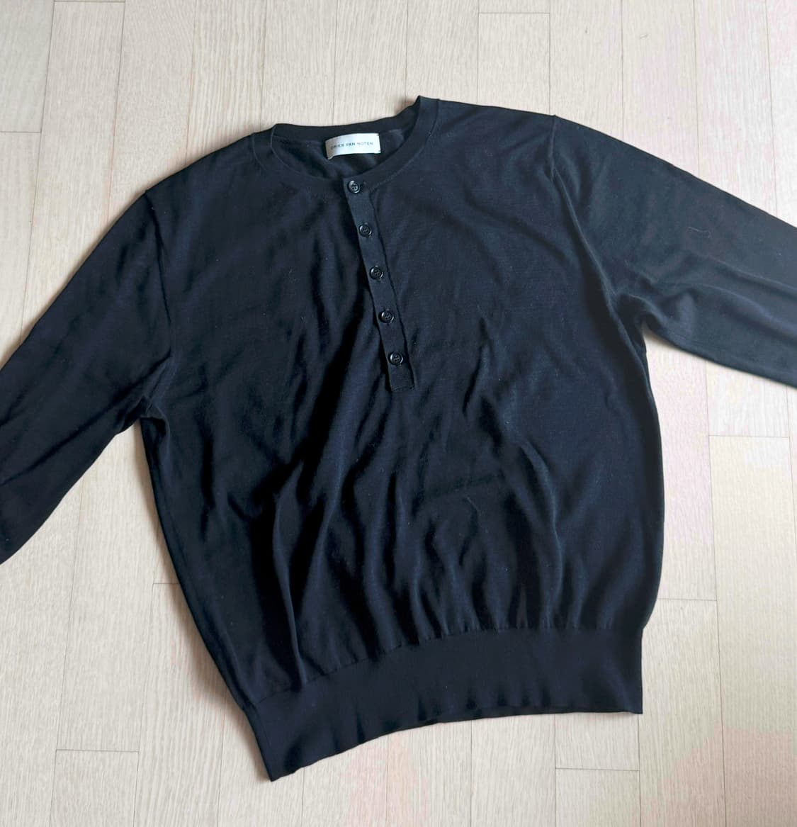 [L] 드리스 반 노튼 25SS 헨리넥 니트 블랙 상품이미지1