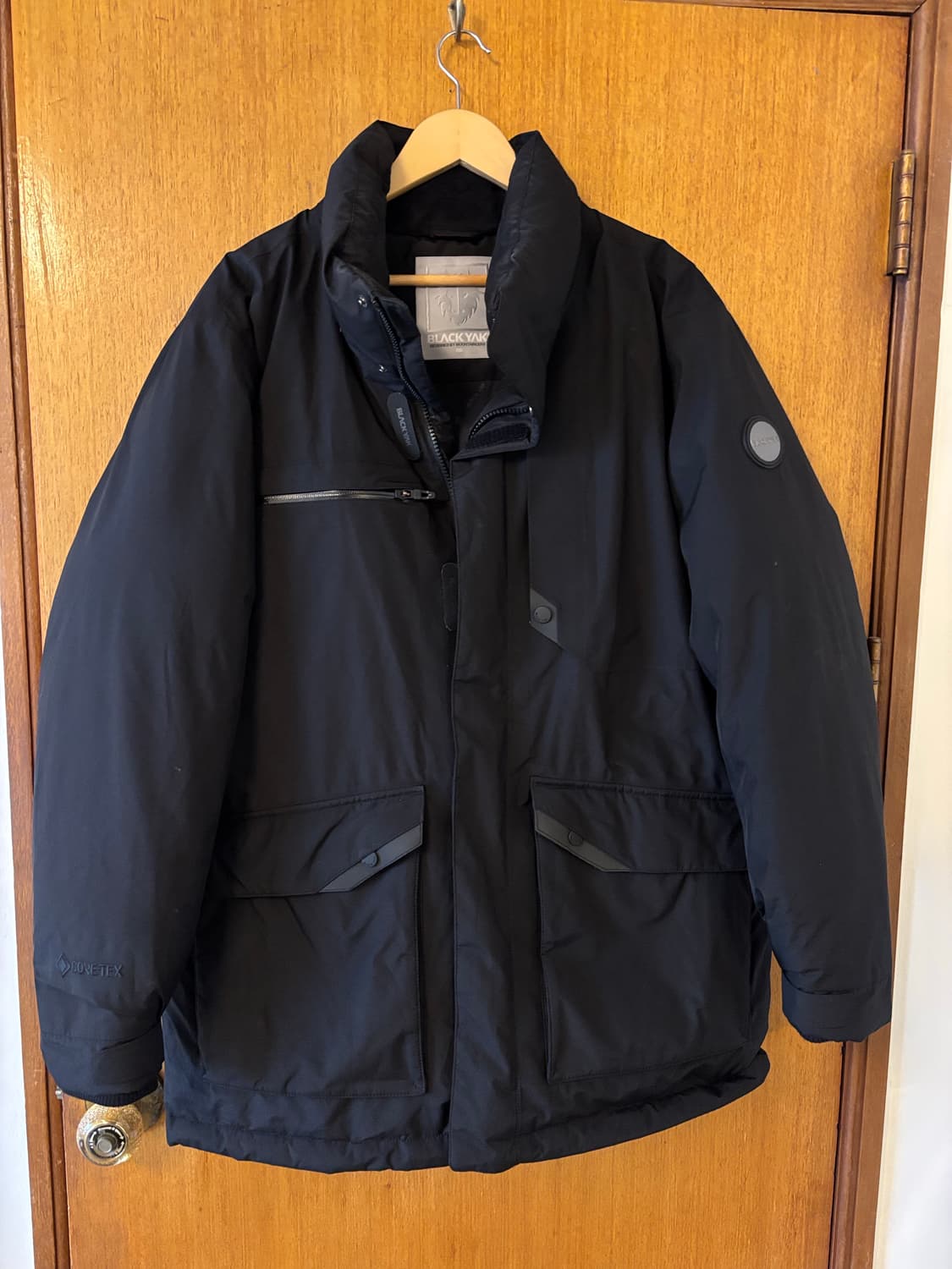 블랙야크 고어텍스 블랙 패딩 자켓 상품이미지1