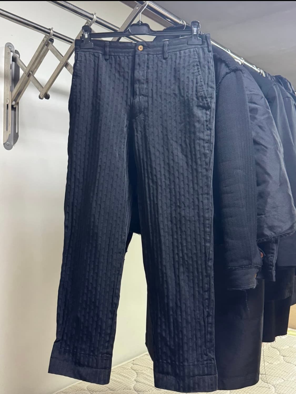 S 꼼데가르송 옴므플러스 앰보 스트라이프 팬츠 상품이미지1