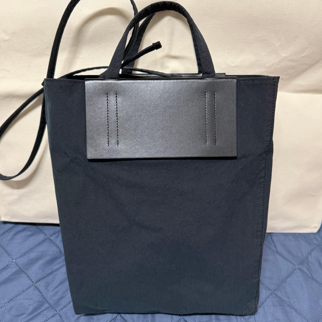 21FW 아크네 스튜디오 베이커 아웃 토트백 블랙 상품이미지4