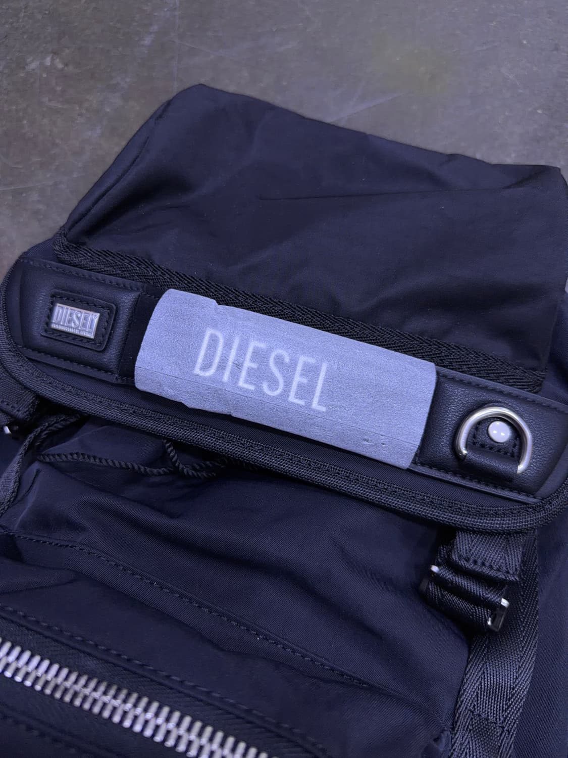 디젤 로고스 나일론 멀티포켓 백팩 블랙 상품이미지3