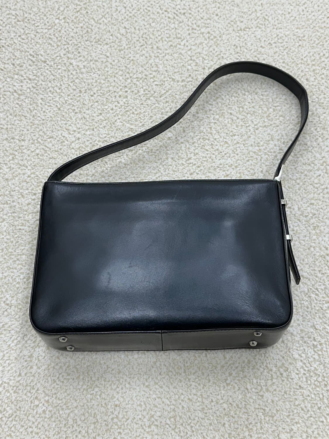 꾸레쥬 블랙 소가죽 숄더백 상품이미지6