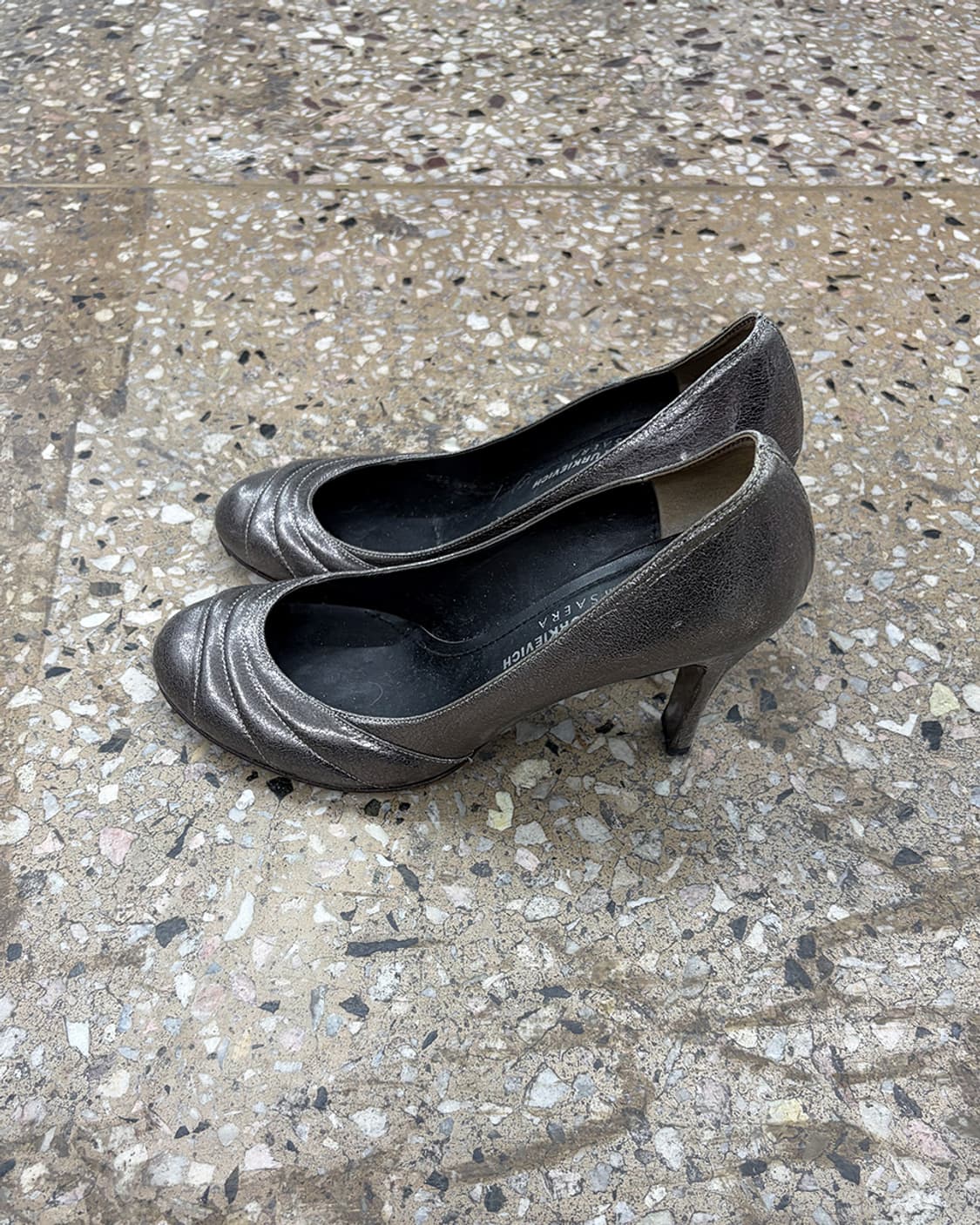 가스파르 유르키에비치 메탈릭 펌프 상품이미지3