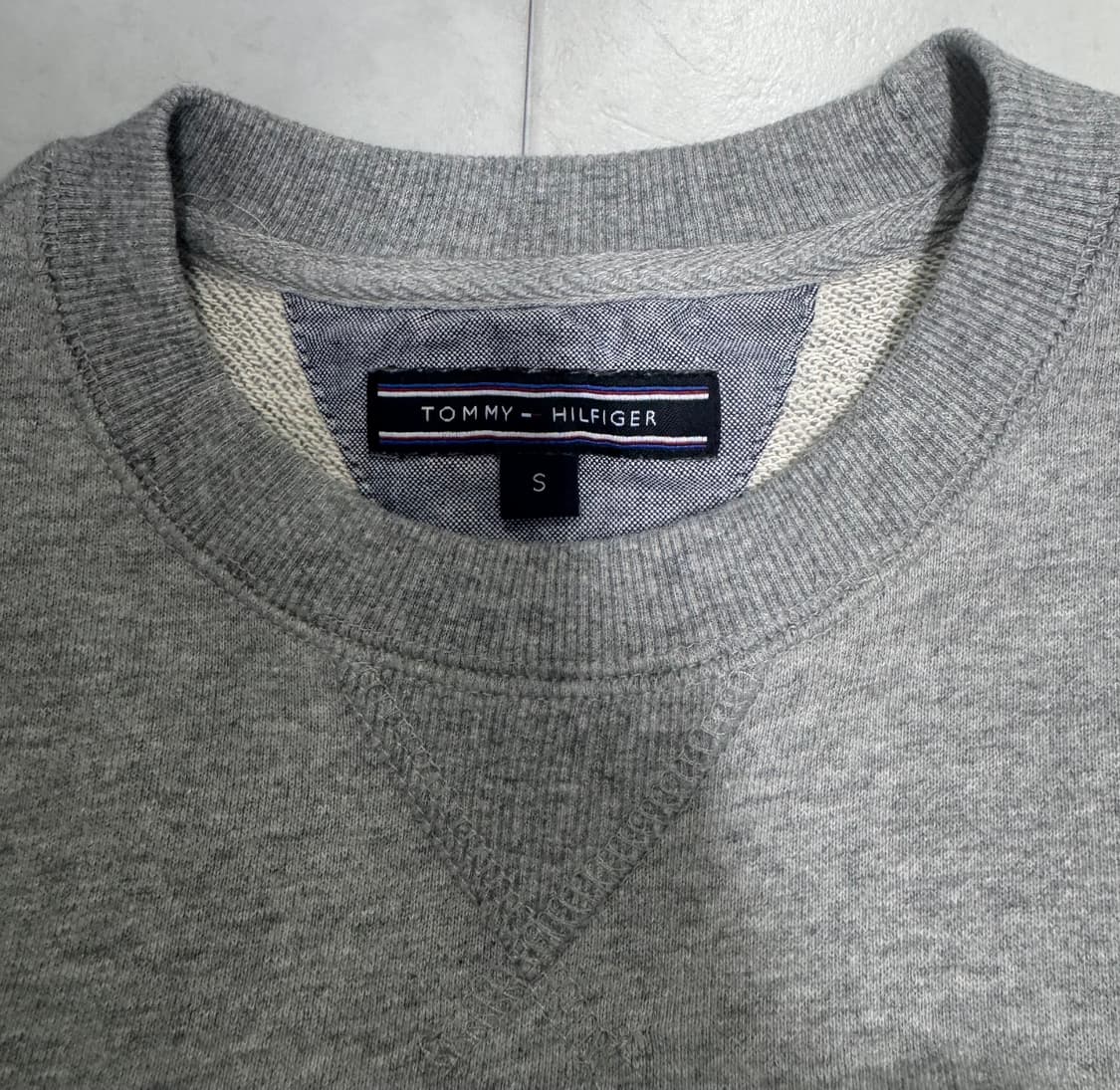 타미힐피거 그레이 맨투맨 상품이미지6