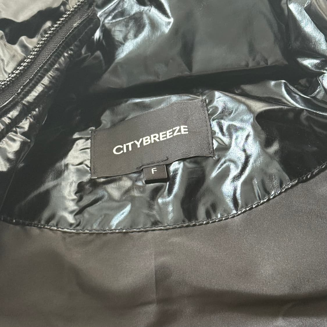 시티브리즈 시티 크롭패딩 글로시블랙 유광패딩 상품이미지5