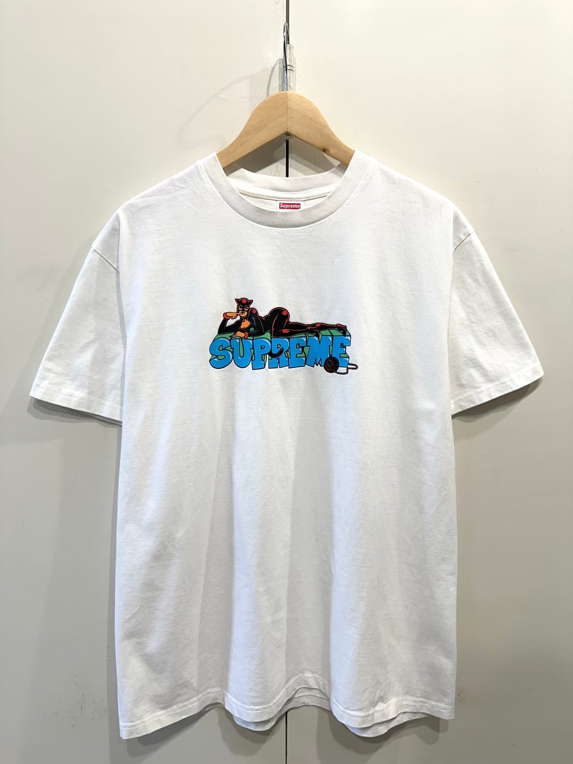 22FW 슈프림 캣우먼 반팔 티셔츠 상품이미지1