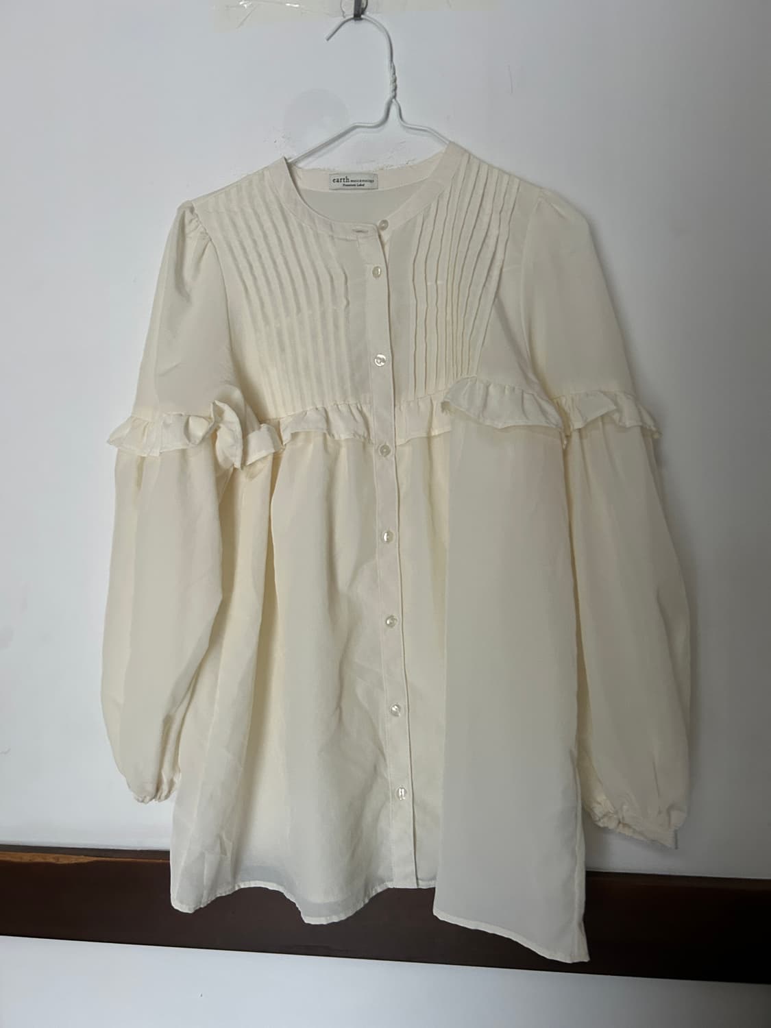 아이보리 프릴 셔츠  상품이미지1