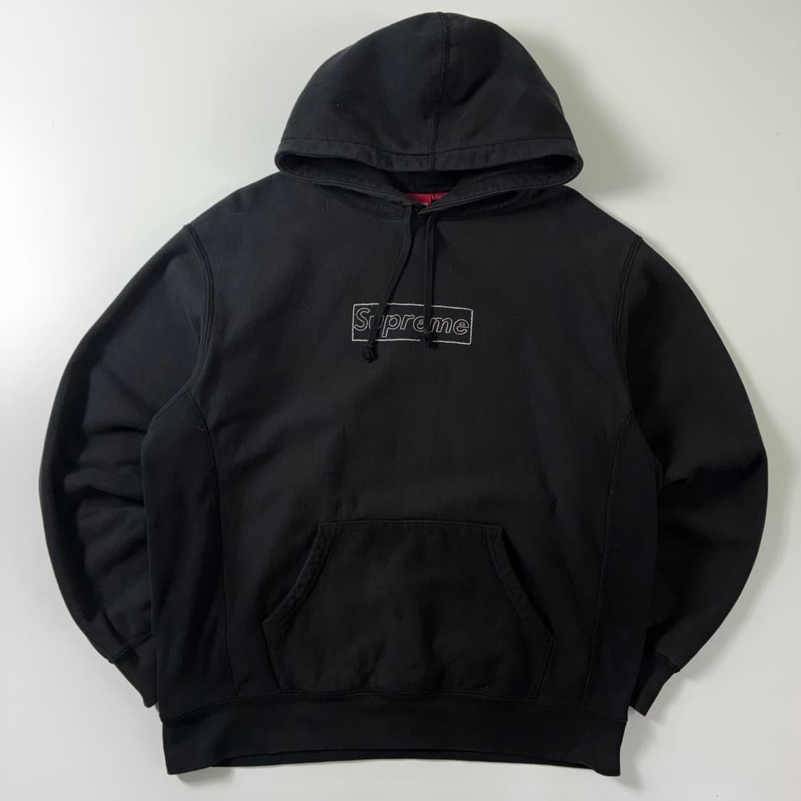 Supreme 슈프림 X 카우스 초크로고 블랙 후드티 상품이미지1