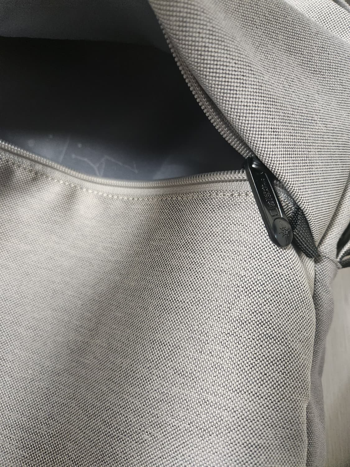 내셔널지오그래픽 백팩

사진처럼 사용감 거의 없이 깨끗해요^^

사이즈  상품이미지3