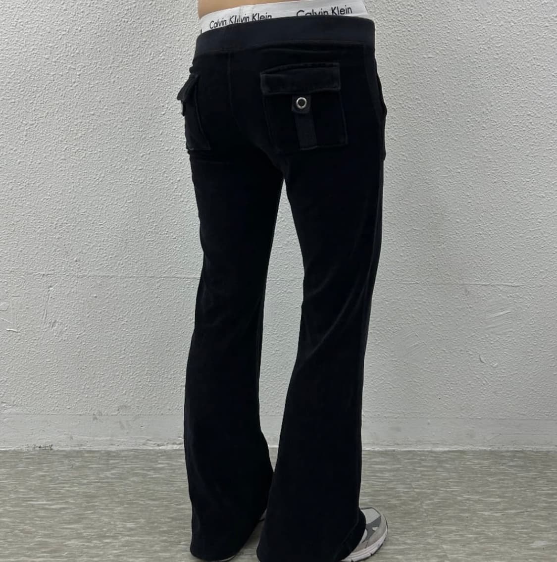 쥬시꾸뛰르 y2k 갸루 블랙 벨벳 트레이닝 부츠컷 팬츠 상품이미지4